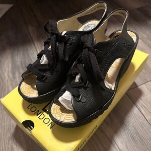 Fly London Black Leather Women's Sandals